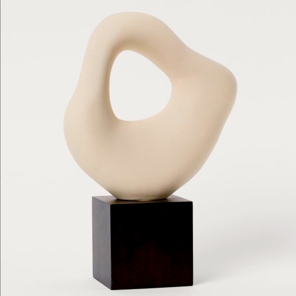 BLOGGER FAVORITE 🔥 H&M Large Stoneware Sculpture - Picture 1 of 5